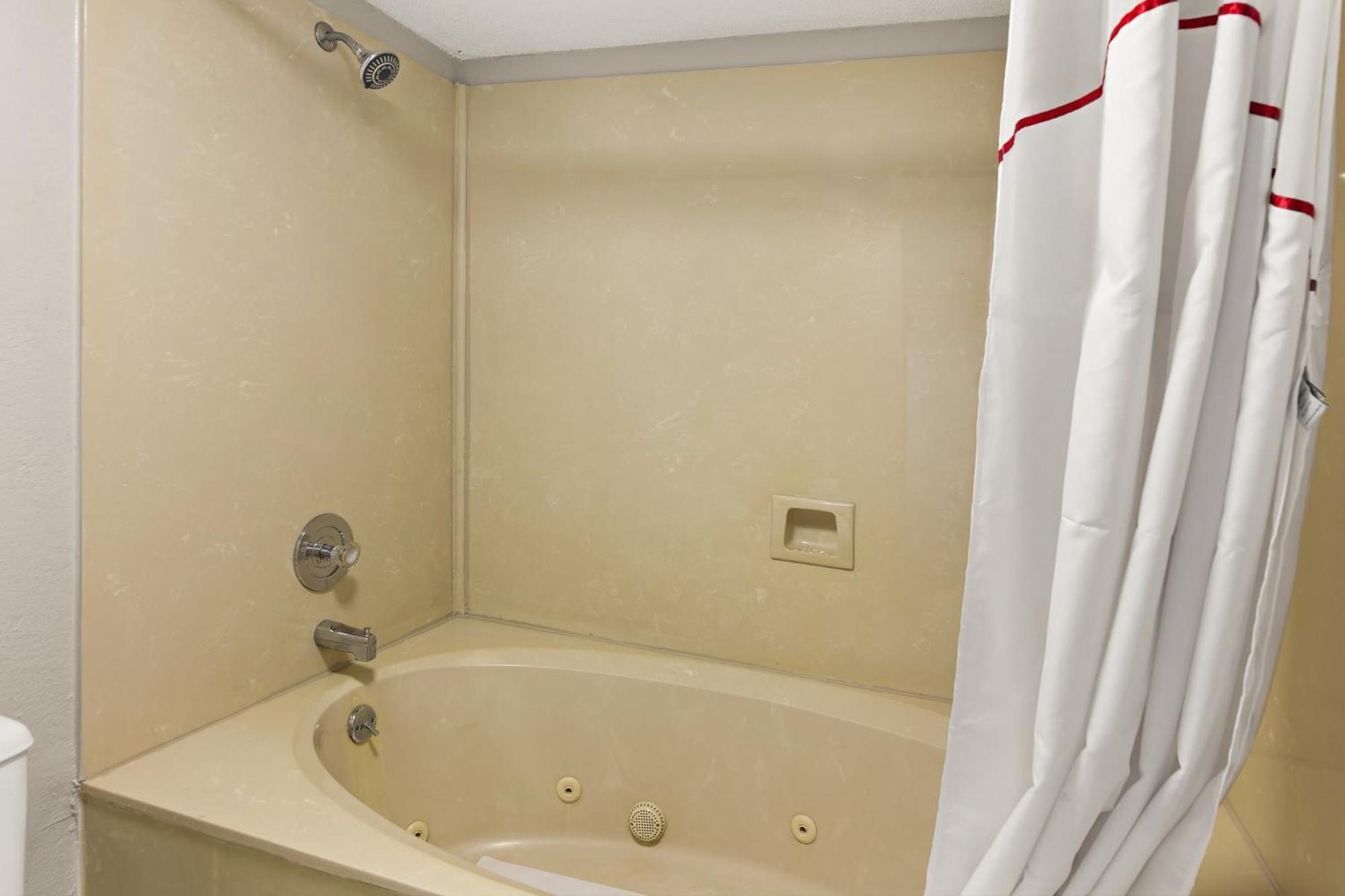Red Roof Inn & Suites Monroe, Nc Екстериор снимка