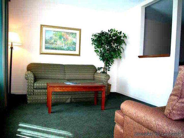 Red Roof Inn & Suites Monroe, Nc Екстериор снимка